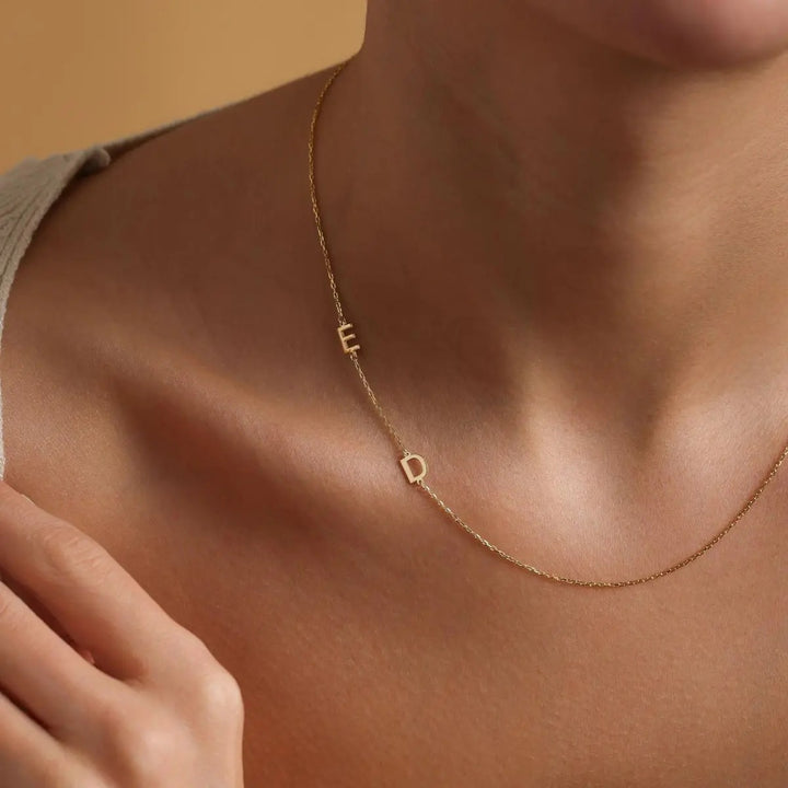 Collar inicail lateral personalizado