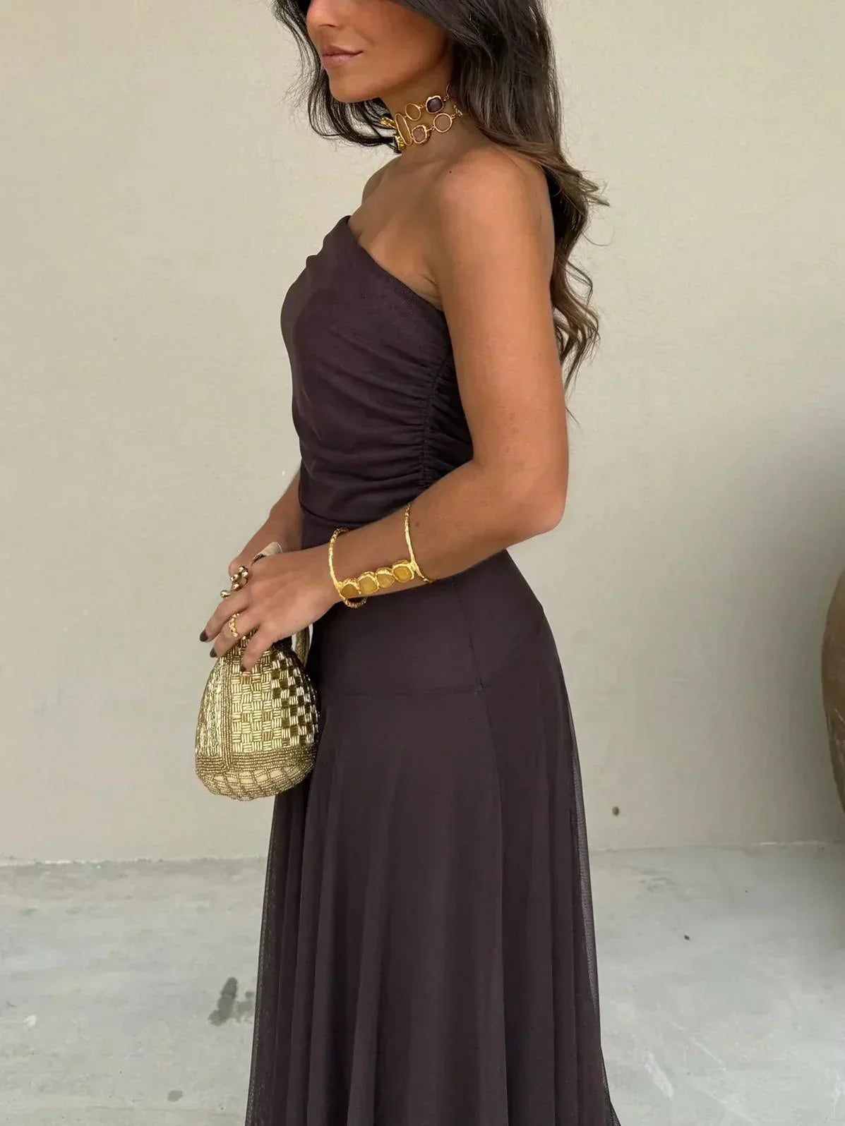Vestido Largo Color Chocolate con Hombros Descubiertos