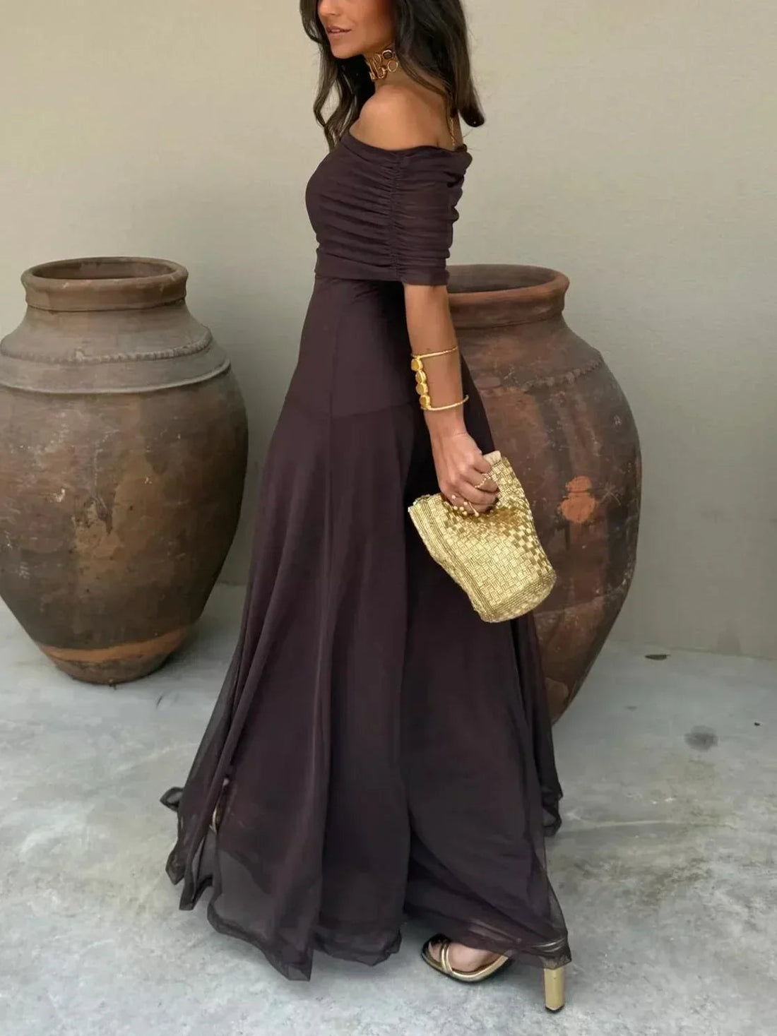 Vestido Largo Color Chocolate con Hombros Descubiertos